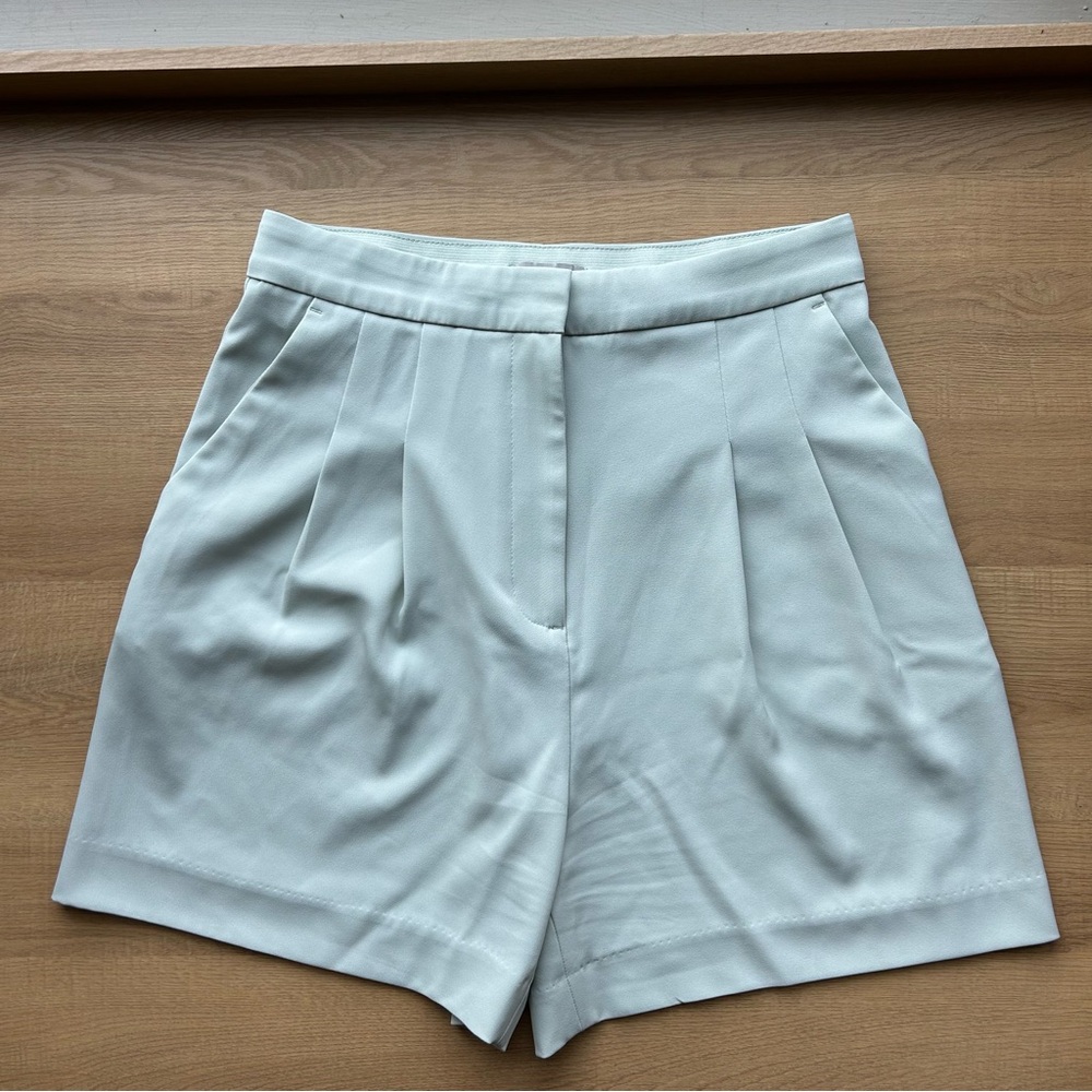 H&M Pleated Trouser Shorts‎